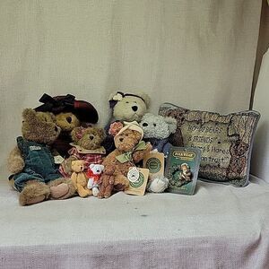 9 Boyd's Bears,  a pillow, and a pin.